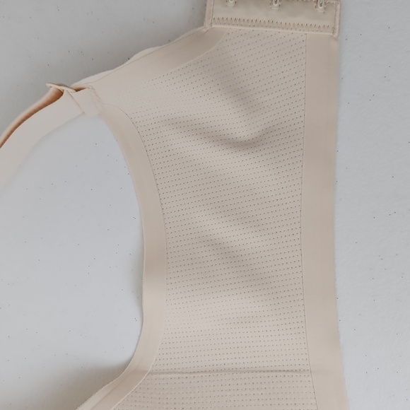 Comfelie Airlite Breathable Seamless Bra Small Wireless Scallop Edges - Picture 7 of 10